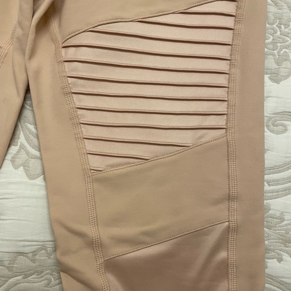 Alo yoga pants - Picture 6 of 6